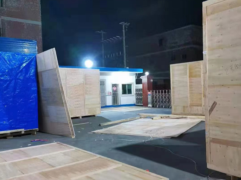 重(zhong)型加固木(mù)箱